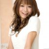 笑得甜蜜蜜的日本白天鹅美女图片