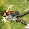 90后少女公园自拍