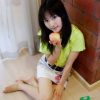 可爱小女生家中自拍调皮照