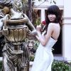 可爱少女异国他乡自拍