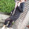 可爱的邻家小妹河边玩耍拍照