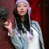 水晶链子后面的单眼皮女生