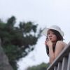 海边嬉戏游玩的快乐天使