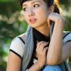 生活中一位大方自信的女孩儿