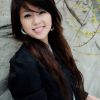 笑容甜蜜的美女郊外照片