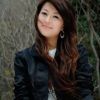 笑容甜蜜的美女郊外照片