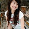 笑容甜蜜的美女郊外照片