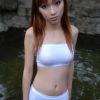美女野外戏水自拍