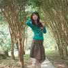 郊外拍照的可爱女生图