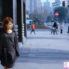 都市里一位昂扬的职业女性写真