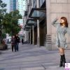 都市里一位昂扬的职业女性写真