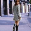 都市里一位昂扬的职业女性写真