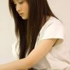 镜头下长发美女的迷人眼眸