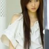 镜头下长发美女的迷人眼眸
