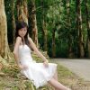 阳光透过森林_洒在一位美丽公主的身上