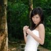 阳光透过森林_洒在一位美丽公主的身上