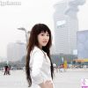 鸟巢旁白嫩美腿少女