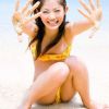 さとう里香不同颜色的泳衣秀