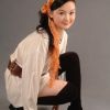 中国民族姑娘的现代装写真图