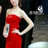 俏丽妖娆展会上的红衣美女