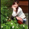 公园里的靓丽女孩