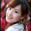 公园里的靓丽女孩