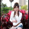 公园里的靓丽女孩