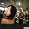 刚走出校门的女生，已经很会挣钱。