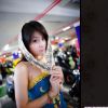 刚走出校门的女生，已经很会挣钱。
