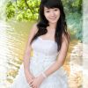 可爱的白色裙装美女