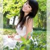 可爱的白色裙装美女