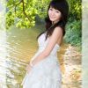 可爱的白色裙装美女