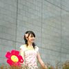 头戴小黄花的美丽姑娘