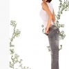 夸张的美女行为服装展示图