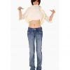 夸张的美女行为服装展示图