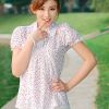 好身材的清爽淡雅佳人