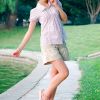 好身材的清爽淡雅佳人