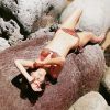 小溪山涧里的迷途女