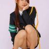 年轻貌美的女警