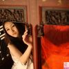 床上的优雅女子