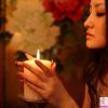 床上的优雅女子