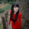 廊椅上的小女生