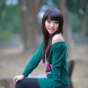 廊椅上的小女生