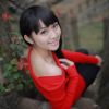 廊椅上的小女生