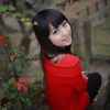 廊椅上的小女生