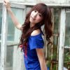 快乐纯真的雨季女孩写真照片