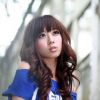 快乐纯真的雨季女孩写真照片