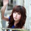 快乐纯真的雨季女孩写真照片