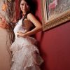 摄影棚里花藤下漂亮的美眉