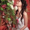 摄影棚里花藤下漂亮的美眉